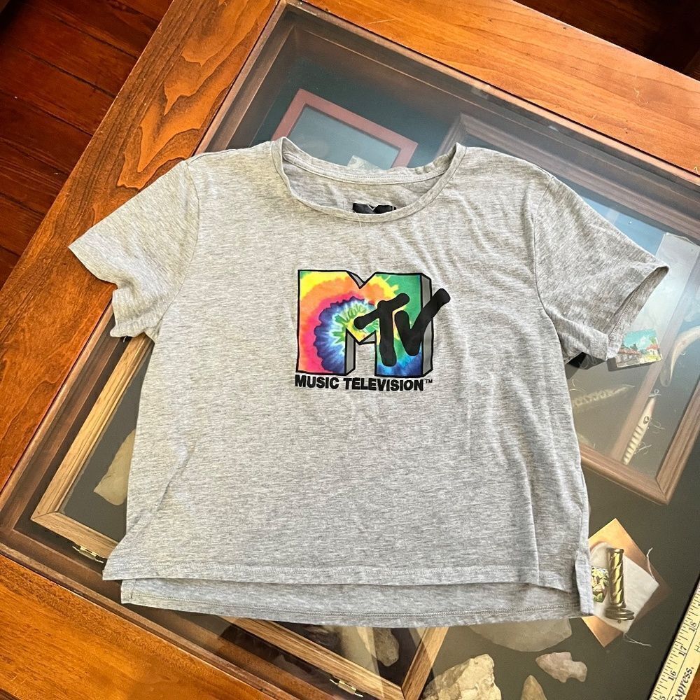 MTV Short Sleeved T-Shirt Cropped XL Soo Cute - Picture 2 of 11